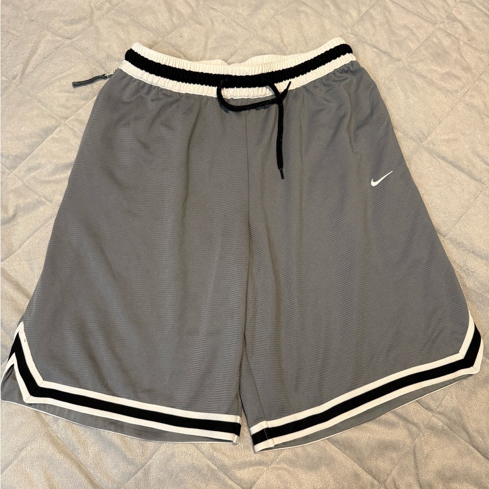 Nike Men's Athletic Shorts in Gray and Black